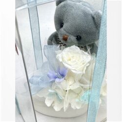 Alternative view of クマさんとプリンセスローズのプリザーブドフラワーギフト ブルー